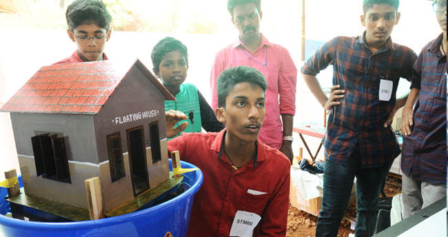 പ്ര​കൃ​തി ദു​ര​ന്തമ​റി​യാ​ൻ കുട്ടിശാസ്ത്രജ്ഞന്‍റെ ഫ്ളോ​ട്ടിം​ഗ് വീ​ട്