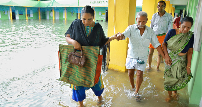 വെള്ളക്കെട്ടിൽ മുങ്ങി കൊച്ചി നഗരം