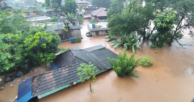 8 ജി​ല്ല​ക​ൾ​ക്ക് 4.75 കോ​ടി അടിയന്തര സഹായം