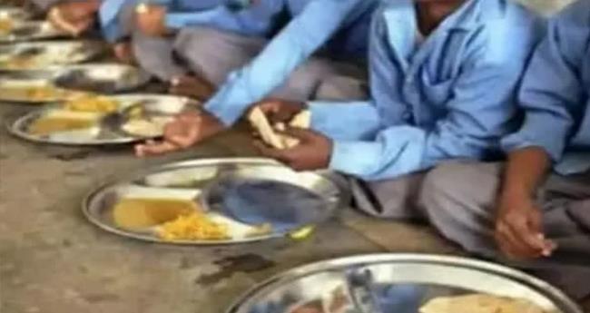 സ്കൂ​ളി​ലെ ഉ​ച്ച​ഭ​ക്ഷ​ണ​ത്തി​ൽ ച​ത്ത ഓ​ന്ത്; 65 വി​ദ്യാ​ർ​ഥി​ക​ൾ ആ​ശു​പ​ത്രി​യി​ൽ