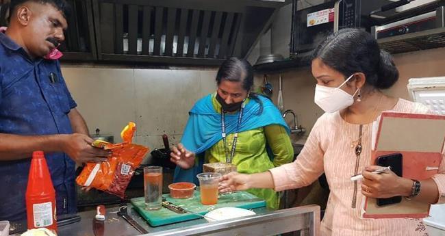 ശു​ചി​ത്വ​മി​ല്ലാ​ത്ത 107 സ്ഥാ​പ​ന​ങ്ങ​ൾ​ക്ക് താ​ഴി​ട്ട് ഭ​ക്ഷ്യ സു​ര​ക്ഷാ വ​കു​പ്പ് ‌‌