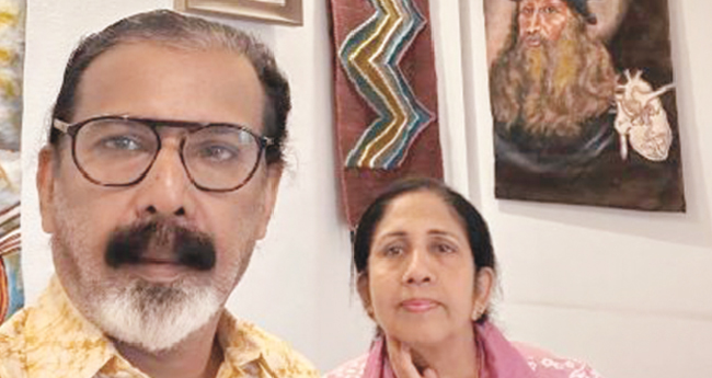 യു​ദ്ധം ത​ക​ര്‍​ത്ത നാ​ട്ടി​ലേ​ക്ക്  യു​ദ്ധ​ത്തി​നെ​തി​രാ​യ ചി​ത്ര​ങ്ങ​ളു​മാ​യി