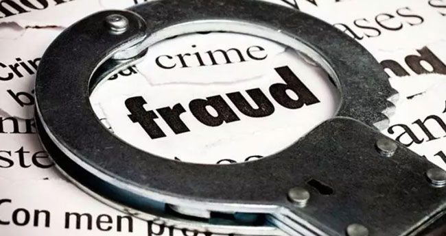 നഗ്നഫോട്ടോ കാട്ടി പണം തട്ടാന്‍ ശ്രമം;  മൂന്നുപേര്‍ അറസ്റ്റില്‍