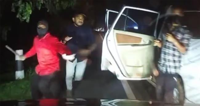 കോ​യ​മ്പ​ത്തൂ​രി​ൽ മ​ല​യാ​ളി​ക​ൾ​ക്കു നേ​രെ ആ​ക്ര​മ​ണം; സൈ​നി​ക​ന്‍ അ​ട​ക്കം നാ​ല് പേ​ര്‍ അ​റ​സ്റ്റി​ല്‍