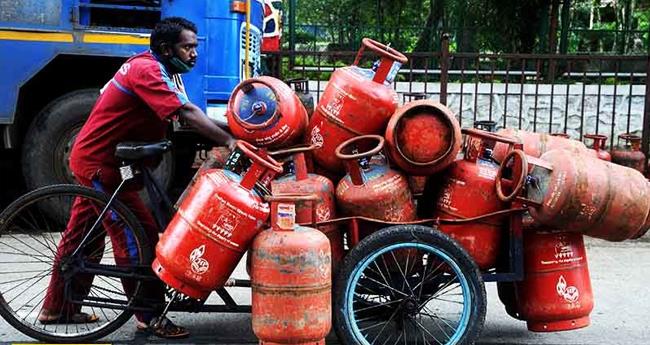 പാ​ച​ക​വാ​ത​ക സ​ബ്സി​ഡി നൂ​റ് രൂ​പ കൂടി വ​ർ​ധി​പ്പി​ച്ചു