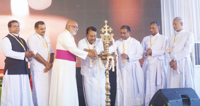 ചാ​വ​റ​യ​ച്ച​ൻ ന​വോ​ത്ഥാ​ന നാ​യ​ക​രി​ൽ  പ്ര​ഥ​മഗ​ണ​നീ​യ​ൻ: ഗോ​വ ഗ​വ​ർ​ണ​ർ