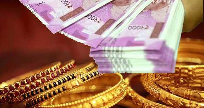പ​രി​യാ​ര​ത്ത് വീ​ട്ടി​ൽ ക​വ​ർ​ച്ച; 25 പ​വ​ൻ സ്വ​ർ​ണാ​ഭ​ര​ണ​ങ്ങ​ളും പ​ണ​വും ക​വ​ർ​ന്നു