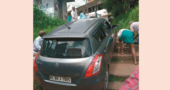 ഗൂ​ഗി​ൾമാപ്പ് നോ​ക്കി കാറോടിച്ചു;  ര​ക്ഷ​പ്പെ​ട്ടതു കഷ്ടിച്ച്