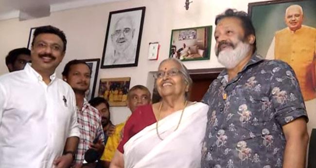 രാ​ഷ്ട്രീ​യ​മി​ല്ല, സു​രേ​ഷേ വാ...: ​ശാ​ര​ദ ടീ​ച്ച​ര്‍; നാ​യ​നാ​രു​ടെ വ​സ​തി സ​ന്ദ​ര്‍​ശി​ച്ച് സു​രേ​ഷ് ഗോ​പി