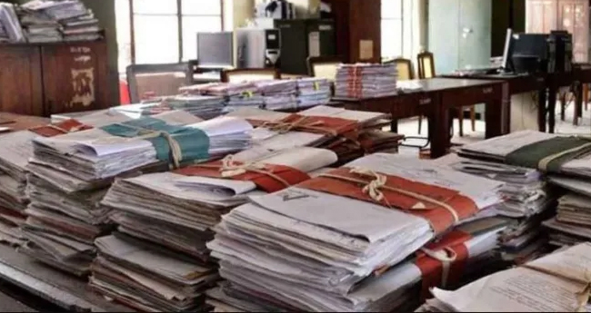 വി​ദ്യാ​ഭ്യാ​സവ​കു​പ്പും പ​റ​യു​ന്നു ; ത​സ്തി​കനി​ർ​ണ​യ ഫ​യ​ലു​ക​ൾ  കെ​ട്ടി​ക്കി​ട​ക്കു​ന്നു