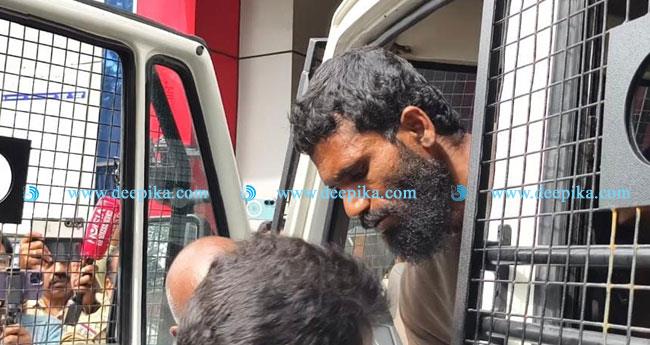 ഗോ​വി​ന്ദ​ച്ചാ​മി​യു​ടെ ജ​യി​ൽ​ചാ​ട്ടം; ക​ണ്ണൂ​ർ സെ​ൻ​ട്ര​ൽ ജ​യി​ൽ അ​സി​സ്റ്റ​ന്‍റ് സൂ​പ്ര​ണ്ടി​ന് സ​സ്‌​പെ​ൻ​ഷ​ൻ