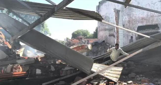 ഗു​ജ​റാ​ത്തി​ലെ പ​ട​ക്ക​നി​ര്‍​മാ​ണ​ശാ​ല​യി​ലെ സ്‌​ഫോ​ട​നം; മ​ര​ണ​സം​ഖ്യ 21 ആ​യി
