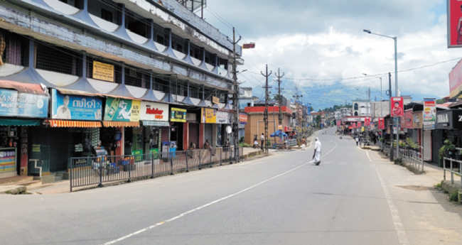 ക​ൽ​പ്പ​റ്റ, മേ​പ്പാ​ടി ടൗ​ണു​ക​ളി​ൽ ഹ​ർ​ത്താ​ൽ പ്ര​തീ​തി