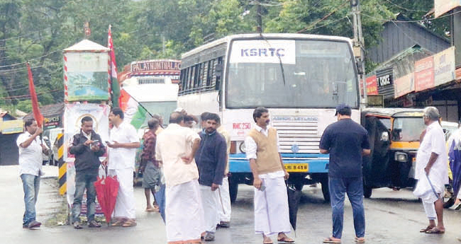 നേ​ര്യ​മം​ഗ​ലം-വാ​ള​റ റോ​ഡ് നി​ർ​മാ​ണ വിലക്ക്; ഹർത്താലിൽ പ്ര​തി​ഷേ​ധമിരന്പി