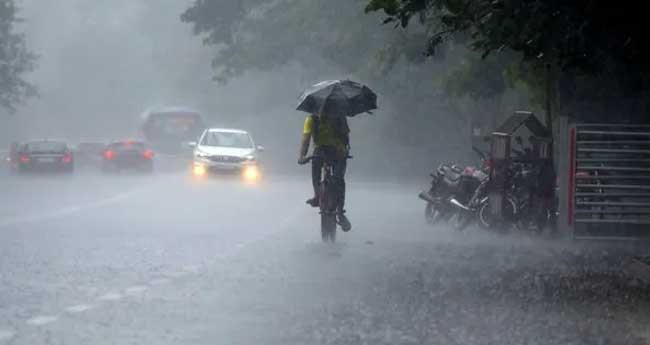 ച​ക്ര​വാ​ത​ച്ചു​ഴി ന്യൂ​ന​മ​ർ​ദ​മാ​യി മാ​റും; സം​സ്ഥാ​ന​ത്ത് ഇ​ന്ന് ഒ​റ്റ​പ്പെ​ട്ട ശ​ക്ത​മാ​യ മ​ഴ​യ്ക്ക് സാ​ധ്യ​ത