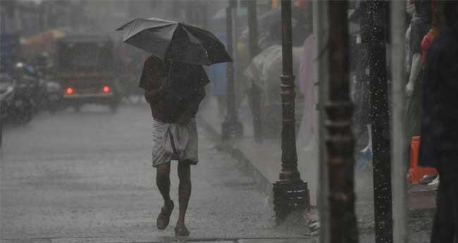 ച​ക്ര​വാ​ത​ച്ചു​ഴി; സം​സ്ഥാ​ന​ത്ത് ഇ​ന്നും ഇ​ടി​മി​ന്ന​ലോ​ടു കൂ​ടി​യ ശ​ക്ത​മാ​യ മ​ഴ​യ്ക്കു സാ​ധ്യ​ത