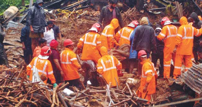 ര​ക്ഷാ​പ്ര​വ​ർ​ത്ത​ന​ത്തി​ന് ആ​ദ്യമെ​ത്തി​യ​ത് മ​റ​യൂരി​ൽനി​ന്നു​ള്ള സം​ഘം