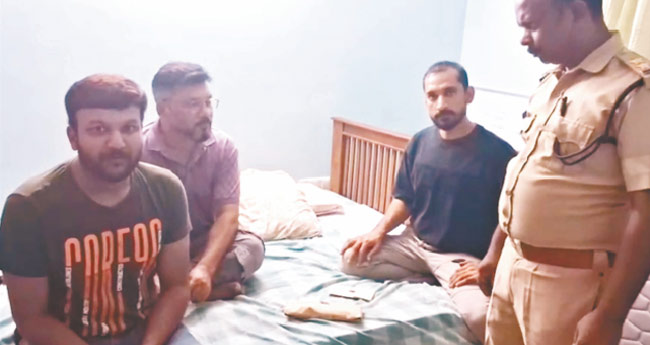 ഹൈബ്രിഡ് കഞ്ചാവുമായി  സം​​​വി​​​ധാ​​​യ​​​ക​​​രാ​​​യ ഖാ​​​ലി​​​ദ് റ​​​ഹ്‌​​​മാ​​​നും  അ​​​ഷ്‌​​​റ​​​ഫ് ഹം​​​സ​​​യു​​​ം പി​​​ടി​​​യി​​​ല്‍