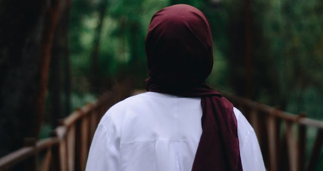 മാ​​​ന​​​ദ​​​ണ്ഡം പാ​​​ലി​​​ച്ചാ​​​ൽ വി​​​ദ്യാ​​​ർ​​​ഥി​​​നി​​​യെ സ്വീ​​​ക​​​രി​​​ക്കു​​​മെ​​​ന്ന് പ്രി​​​ൻ​​​സി​​​പ്പ​​​ൽ