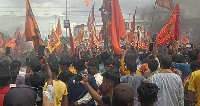 ബംഗ്ലാദേശികളെന്ന് ആരോപണം; യു​​​പി​​​യി​​​ലെ ചേ​​​രി​​​യി​​​ൽ  ഹി​​​ന്ദു ര​​​ക്ഷാ​​​ദ​​​ൾ  ആ​​​ക്ര​​​മ​​​ണം
