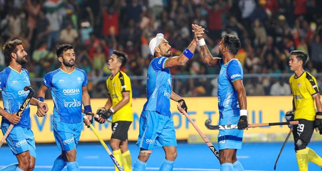 പു​ലി പ​തു​ങ്ങു​ന്ന​ത് കു​തി​ക്കാ​ൻ...; പി​ന്നി​ൽ നി​ന്ന് തി​രി​ച്ചെ​ത്തി ക​പ്പ​ടി​ച്ച് ഇ​ന്ത്യ