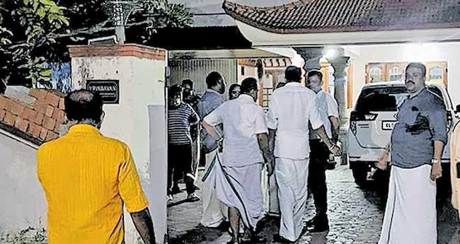 ശോ​ഭാ സു​രേ​ന്ദ്ര​ന്‍റെ വീ​ടി​നു സ​മീ​പ​ത്ത് സ്‌​ഫോ​ട​നം; പോ​ലീ​സ് അ​ന്വേ​ഷ​ണം ആ​രം​ഭി​ച്ചു