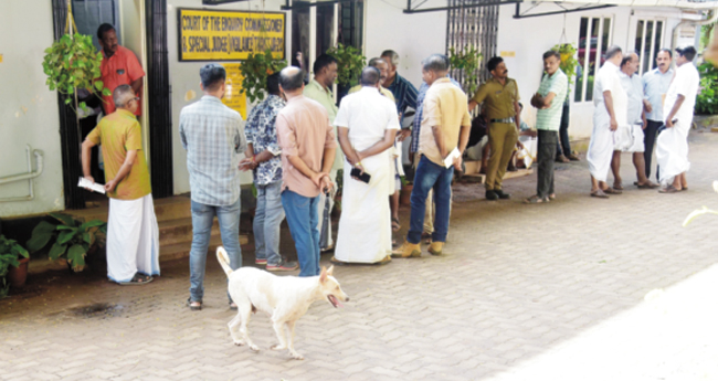 ഇ​ട​മ​ല​യാ​ർ അ​ഴി​മ​തി​ക്കേ​സ് 44 പ്ര​തി​ക​ൾ​ക്കു  ക​ഠി​ന​ത​ട​വും പി​ഴ​യും