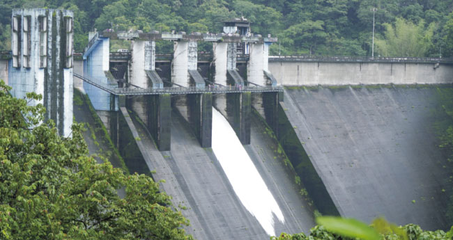 ജ​​​​ല​​​​നി​​​​ര​​​​പ്പുയർന്നു; ഇ​ട​മ​ല​യാ​ര്‍ ഡാ​മി​ലെ  നാ​ലു ഷ​ട്ട​റു​ക​ളും തു​റ​ന്നു