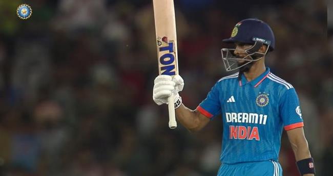 ഓ​സ്ട്രേ​ലി​യ വീ​ണു; ഇ​ന്ത്യ​യ്ക്ക് അ​ഞ്ച് വി​ക്ക​റ്റ് ജ​യം