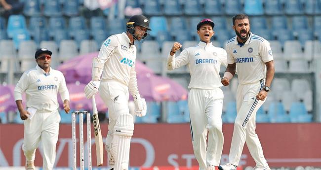 ന്യൂ​സി​ല​ൻ​ഡ് 235ന് ​പു​റ​ത്ത്; മും​ബൈ ടെ​സ്റ്റി​ലും ഇ​ന്ത്യ​യ്ക്ക് ത​ക​ർ​ച്ച
