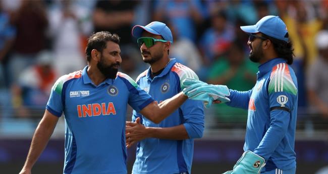 സ്മി​ത്തി​നും ക്യാ​രിക്കും അ​ര്‍​ധ സെ​ഞ്ചു​റി; ഇ​ന്ത്യ​യ്ക്ക് 265 റ​ൺ​സ് വി​ജ​യ​ല​ക്ഷ്യം