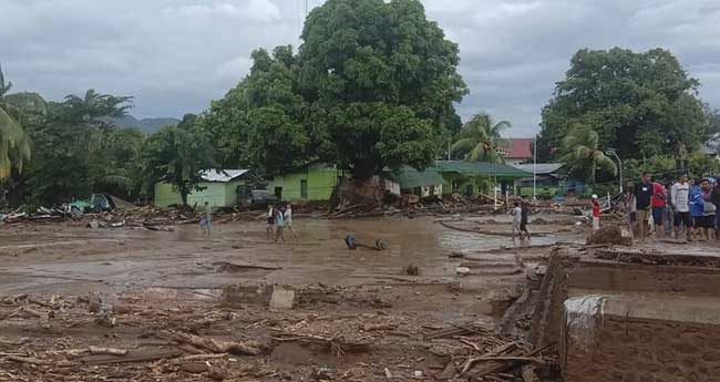 കനത്ത മഴയും മണ്ണിടിച്ചിലും: ഇന്തോനേഷ്യയിൽ 44 മരണം