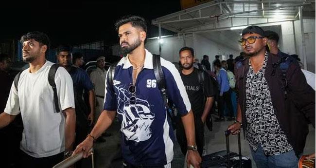 വ​ന്ദേ ഭാ​ര​ത് ട്രെ​യി​നി​ൽ പ​ഞ്ചാ​ബ് കിം​ഗ്സ്, ഡ​ൽ​ഹി കാ​പ്പി​റ്റ​ൽ​സ് ടീ​മു​ക​ൾ ഡ​ൽ​ഹി​യി​ലെ​ത്തി