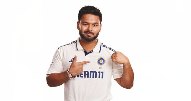 വി​​ക്ക​​റ്റി​​നു മു​​ന്നി​​ലും പി​​ന്നി​​ലും    പ​​ന്താ​​ട്ടം...