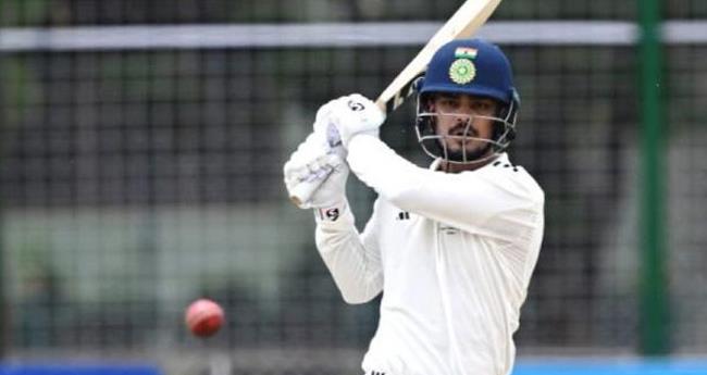 ത​ക​ർ​ത്ത​ടി​ച്ച് ഇ​ഷാ​ൻ കി​ഷ​ൻ; ഇ​ന്ത്യ സി ​കൂ​റ്റ​ൻ സ്‌​കോ​റി​ലേ​ക്ക്