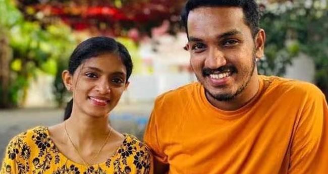 ജെ​യ്ക്കി​നും ഗീ​തു​വി​നും കു​ഞ്ഞ് പി​റ​ന്നു