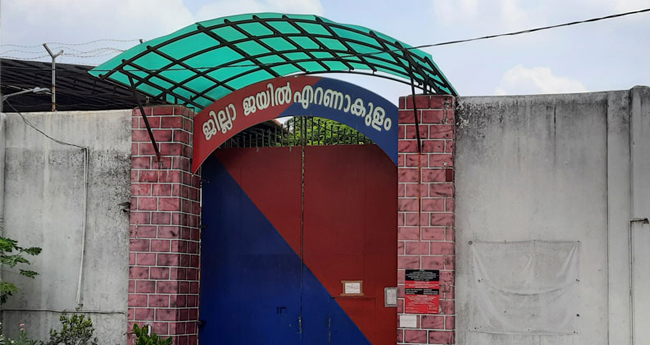 ജയിൽ ഉദ്യോഗസ്ഥന്‍റെ യാത്രയയപ്പിന് ഗുണ്ടകളും!