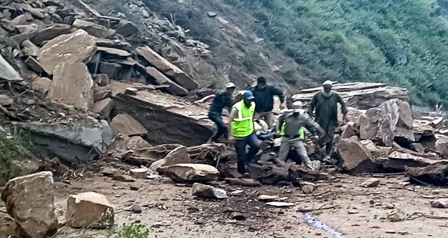 ജ​മ്മു​വി​ൽ മ​ണ്ണി​ടി​ച്ചി​ൽ: നാ​ലു​പേ​ർ മ​രി​ച്ചു