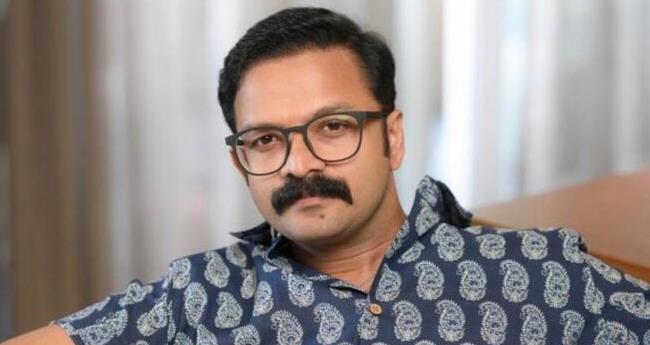 ന​ട​ൻ ജ​യ​സൂ​ര്യ​യു​ടെ മു​ൻ​കൂ​ർ ജാ​മ്യ​ഹ​ർ​ജി; ഹൈ​ക്കോ​ട​തി വി​ശ​ദീ​ക​ര​ണം തേ​ടി