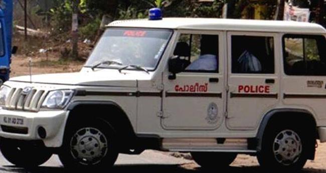 യു​വ​തി​യെ ആ​ൺ​സു​ഹൃ​ത്ത് കു​ത്തി​ക്കൊ​ന്നു; മ​ക്ക​ൾ​ക്ക്  നേ​രെ​യും ആ​ക്ര​മ​ണം, ഒ​രു കു​ട്ടി​യെ കാ​ണാ​നി​ല്ല