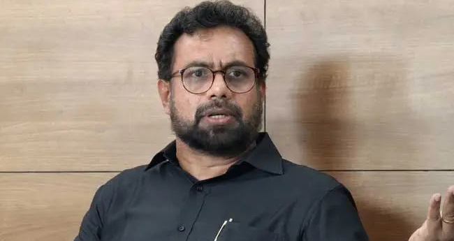 ത​ന്നെ വി​ളി​ച്ച​ത്  തി​രു​വ​ഞ്ചൂ​രെ​ന്ന്  ജോ​ൺ ബ്രി​ട്ടാ​സ്