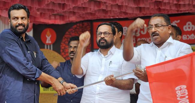 അ​വ​കാ​ശ​ങ്ങ​ളും ആ​നു​കൂ​ല്യ​ങ്ങ​ളും നി​ഷേ​ധി​ക്കു​ന്നു; ജോ​യി​ന്‍റ് കൗ​ൺ​സി​ൽ സ​മ​ര​ത്തി​ലേ​ക്ക്