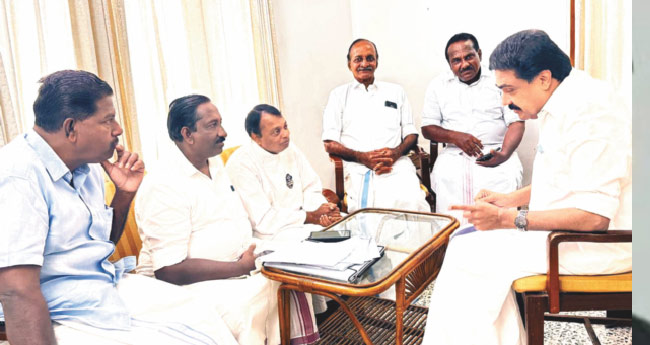 മു​ന​മ്പം  സമരസ​മി​തി നേ​താ​ക്ക​ള്‍  ജോ​സ് കെ. ​മാ​ണി​യു​മാ​യി കൂ​ടി​ക്കാ​ഴ്ച ന​ട​ത്തി