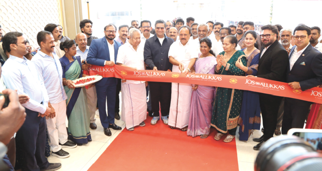 കോ​യ​മ്പ​ത്തൂ​രി​ൽ ജോ​സ് ആ​ലു​ക്കാ​സ് ഗ്രാ​ൻ​ഡ് ഷോ​റൂം തു​റ​ന്നു