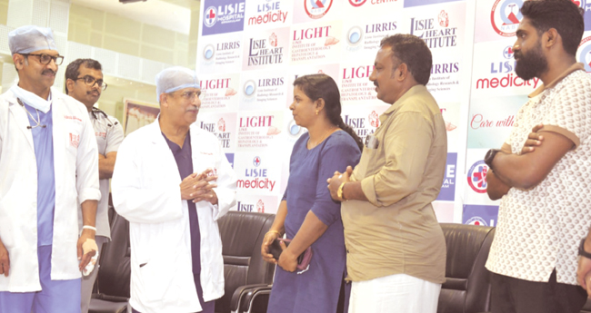 അ​വ​യ​വ​ദാ​ന രം​ഗ​ത്ത് പു​തി​യ പ്ര​തീ​ക്ഷ ;  36 മ​​​​​ണി​​​​​ക്കൂ​​​​​റി​​​​​നി​​​​​ടെ ര​​​​​ണ്ടു ഹൃ​​​​​ദ​​​​​യമാ​​​​​റ്റ ശ​​​​​സ്ത്ര​​​​​ക്രി​​​​​യ​​​​​ക​​​​​ൾ
