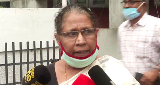 സി​​​പി​​​എം പോ​​​ലീ​​​സും കോ​​​ട​​​തി​​​യു​​​മാ​​​ണെ​​​ന്നു  വ​​​നി​​​താ ക​​​മ്മീഷ​​​ൻ അ​​​ധ്യ​​​ക്ഷ