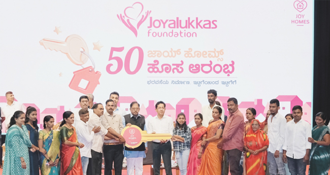 ജോ​​​യ് ആ​​​ലു​​​ക്കാ​​​സ് ഫൗ​​​ണ്ടേ​​​ഷ​​​ൻ 50 വീ​ടു​ക​ൾ കൈ​മാ​റി