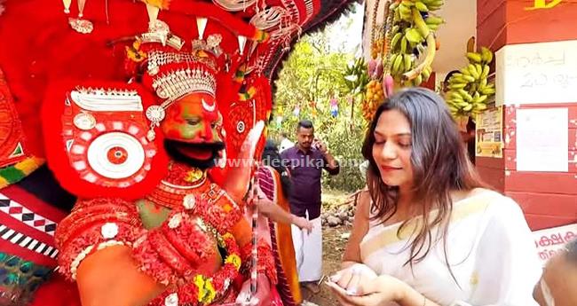 പാ​ക്കി​സ്ഥാ​ൻ ചാ​ര​വ​നി​ത ക​ണ്ണൂ​രി​ലെ ക്ഷേ​ത്ര​ത്തി​ലെ​ത്തി തെ​യ്യം ക​ണ്ടു; അ​ന്വേ​ഷ​ണം തു​ട​ങ്ങി