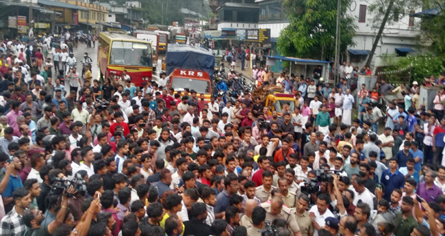 ഉ​ഗ്ര​ശ​ബ്ദം​ കേ​ട്ടു ന​ടു​ങ്ങി പ​രി​സ​ര​വാ​സി​ക​ൾ
