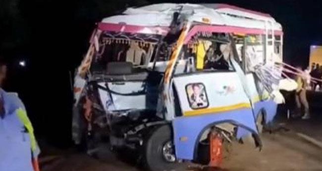 ത​മി​ഴ്‌​നാ​ട്ടി​ല്‍ ടൂ​റി​സ്റ്റ്‌വാ​ന്‍ മ​ര​ത്തി​ലേ​ക്ക് ഇ​ടി​ച്ചുക​യ​റി അ​പ​ക​ടം; ആ​റു​പേ​ര്‍​ക്ക് ദാ​രു​ണാ​ന്ത്യം